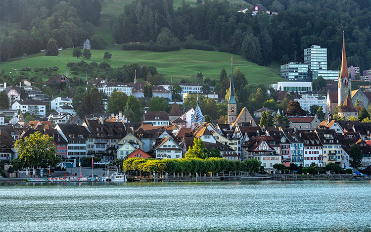 Stadt Zug See und Häuser
