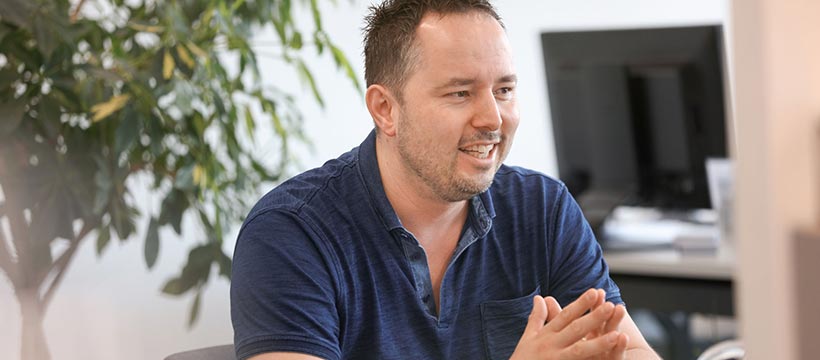 Christian Sigrist bei der Vorbereitung einer Trauung Christian Sigrist bei der Vorbereitung einer Trauung