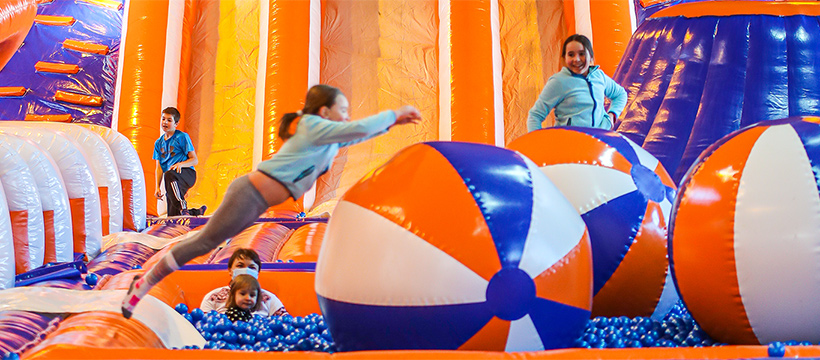 Stoos Kinder im Bounce Circus