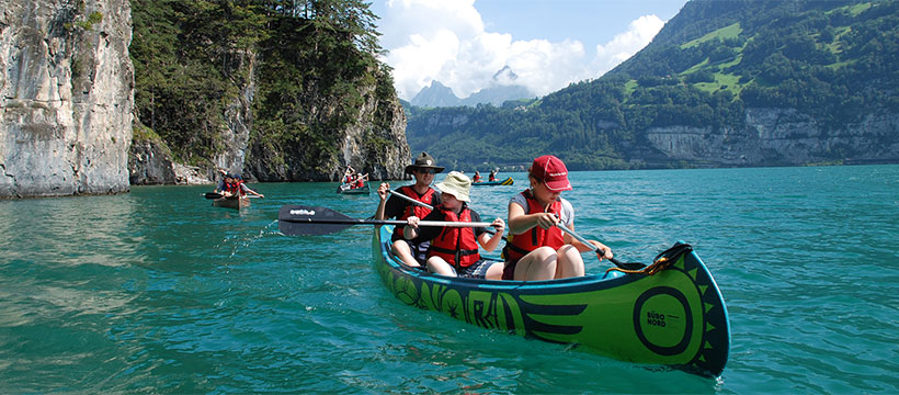 Adventure-Point Kinder in einem Kanu