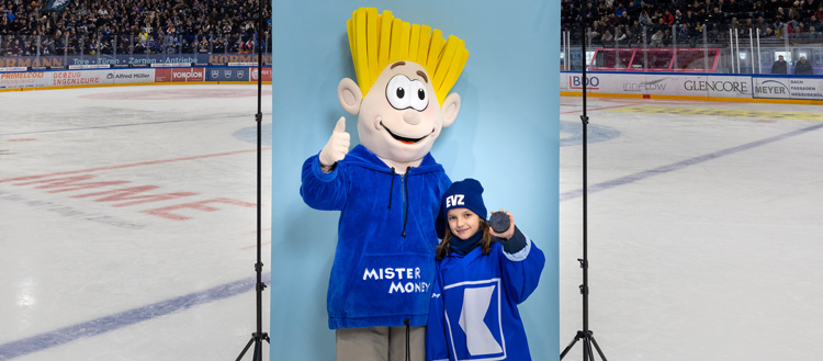 Mister Money mit Thalia am Eishockey Spiel