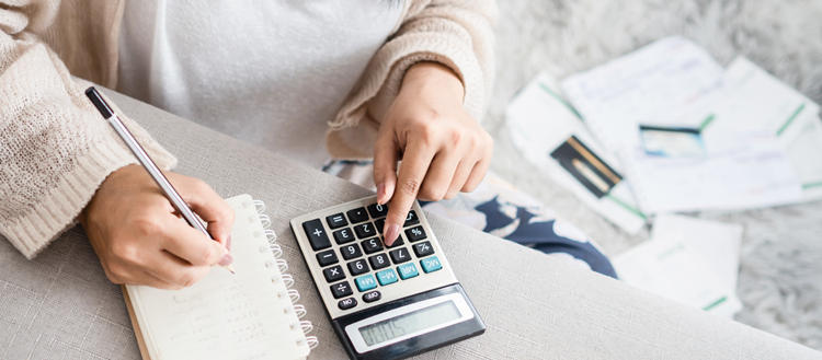 Taschenrechner und Notizen