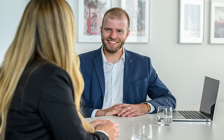 Thomas Engeler, Gesch&#228;ftsstellenleiter Neuheim, sch&#228;tzt beim Coaching das gegenseitige Vertrauen und die wertvollen Tipps f&#252;r den Umgang mit der Kundschaft. 