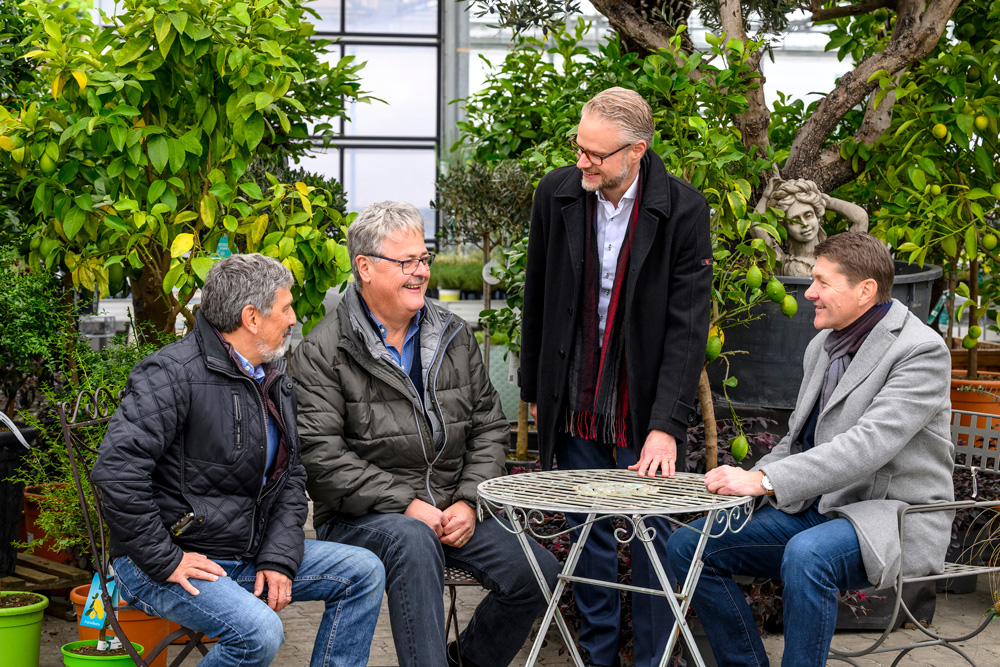 Bei der Nachfolgeregelung ist eine langfristige Planung wichtig: Die Br&amp;uuml;der Daniel Berglas und Markus Berglas zusammen mit Thomas Elsener von der Zuger Kantonalbank und Treuh&amp;auml;nder Daniel Hodel