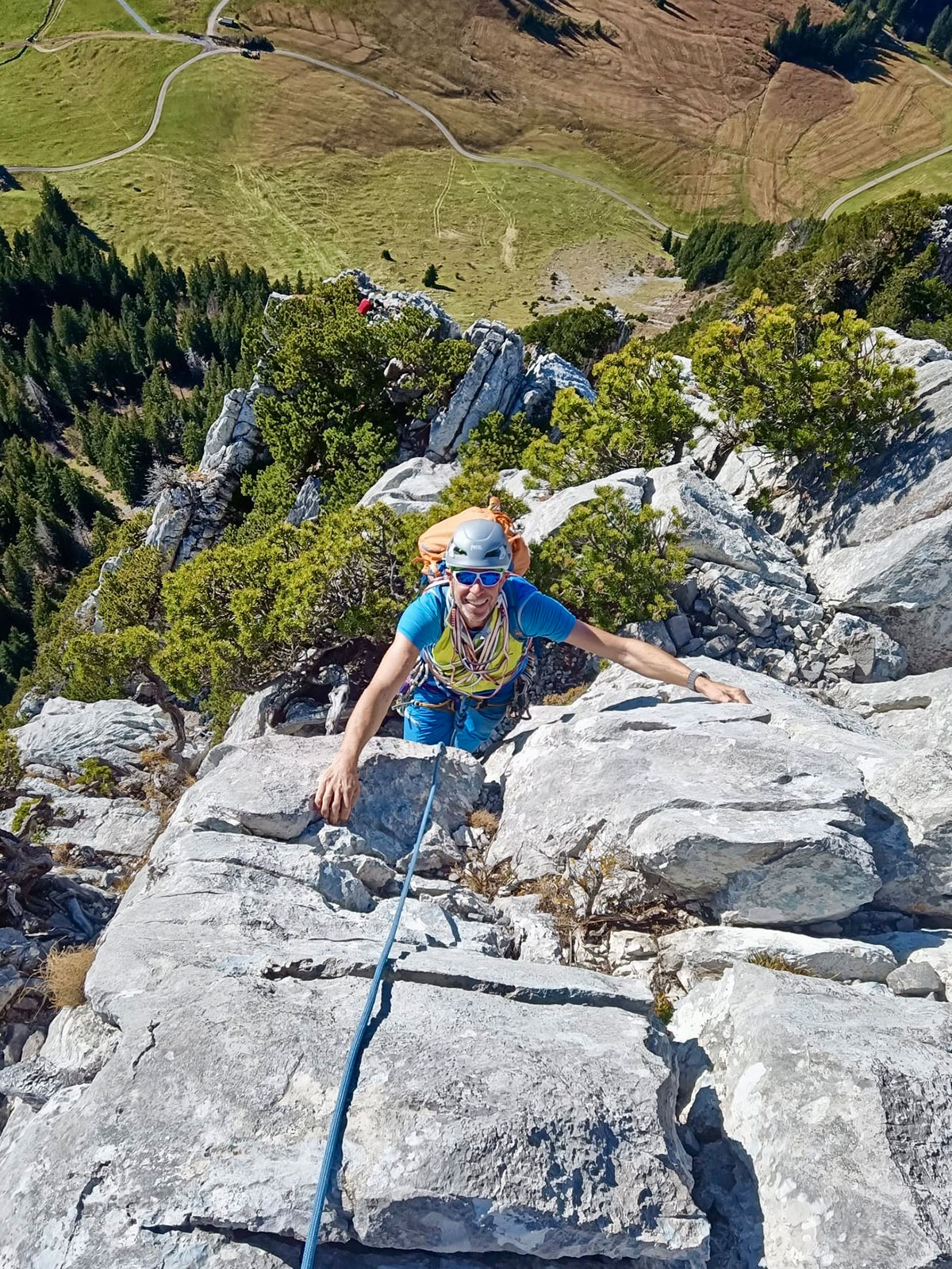 <p>Die Schafbergkante am Wildhauser Schafberg im sch&amp;ouml;nen Toggenburg geh&amp;ouml;rt zu den grossen Kalk-Klassikern in diesem Gebiet. Ohne meinen mich sichernden Vorsteiger w&amp;auml;re ich mehrmals nicht mehr weitergekommen &amp;ndash; &amp;laquo;Teamwork makes the dream work&amp;raquo;.</p>