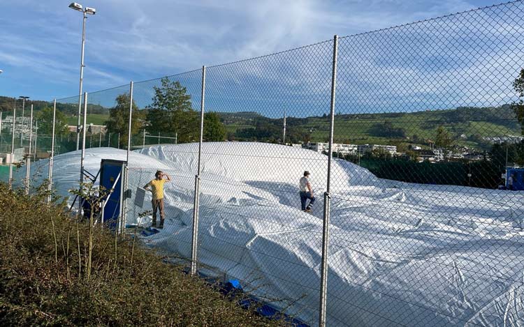 Tenishalle im Aufbau Tennishalle im Aufbau