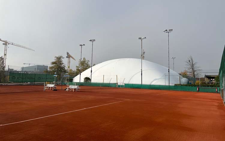Tennishalle von Aussen Tennishalle von Aussen